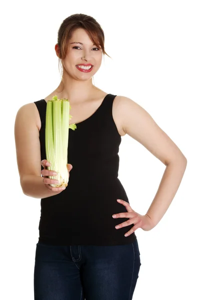 Mladá žena s celerem — Stock fotografie