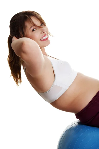 Mujer joven durante el tiempo de fitness — Foto de Stock