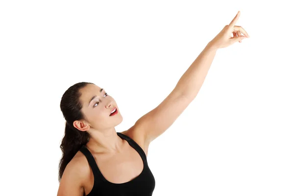 Ung vacker kvinna pekar uppåt — Stockfoto
