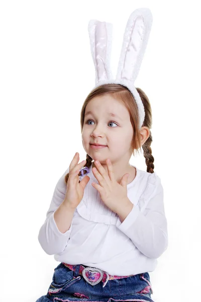 Retrato de menina com orelhas de coelho headband — Fotografia de Stock