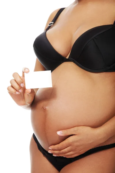 Siyah iç çamaşırı giymiş hamile kadın. — Stok fotoğraf
