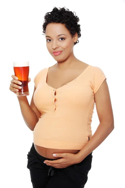 Gravid kvinna i en dålig vana. — Stockfoto