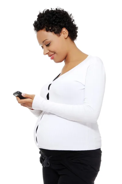 Terhes nő beszél telefonon.. — Stock Fotó