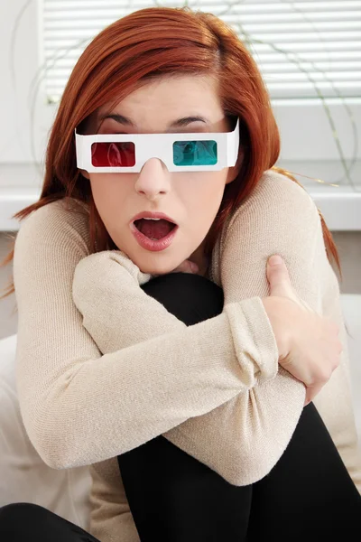 Mujer joven con gafas 3d —  Fotos de Stock