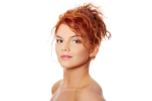 Közelkép portré szexi kaukázusi fiatal vörös hajú nő — Stock Fotó