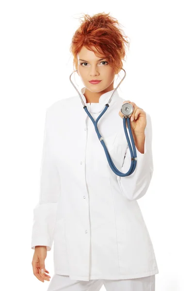Médico ou enfermeiro com estetoscópio . — Fotografia de Stock