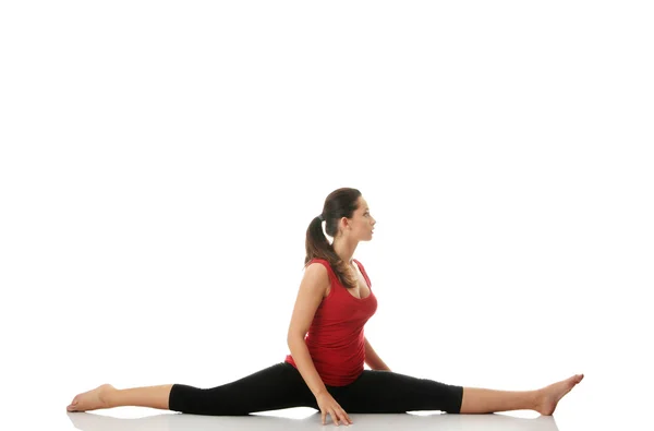 Ung kvinna gör stretching motion — Stockfoto