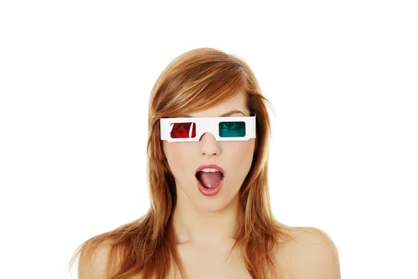 Mulher bonita em óculos de cinema 3d — Fotografia de Stock