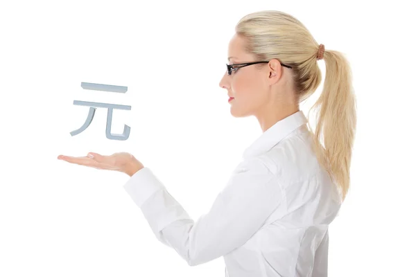 Businesswoman presenting China currency — Stock Photo, Image