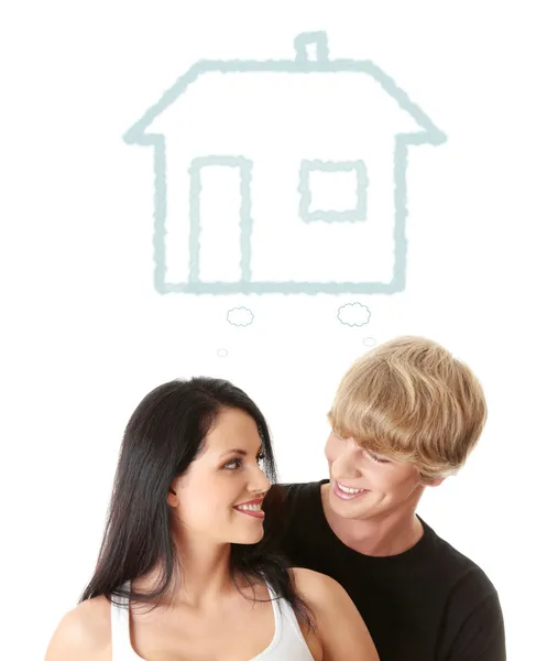 Felice giovane coppia sognando la loro nuova casa — Foto Stock