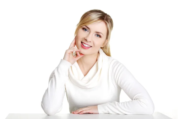 Young woman in casual clothes sitting at the desk — Stock Photo, Image