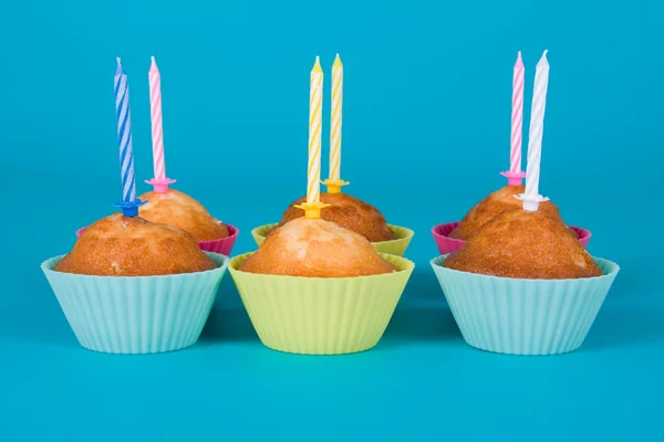 Cupcake festivi con candele — Foto Stock
