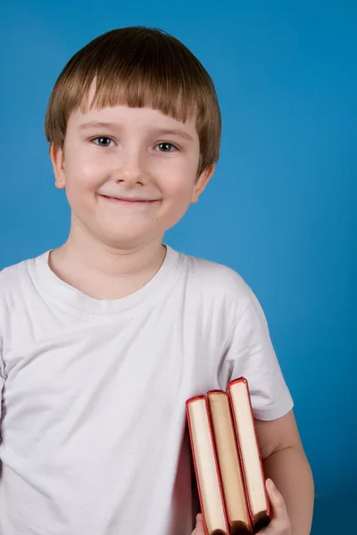 Αγόρι με το σωρό των βιβλίων — Φωτογραφία Αρχείου