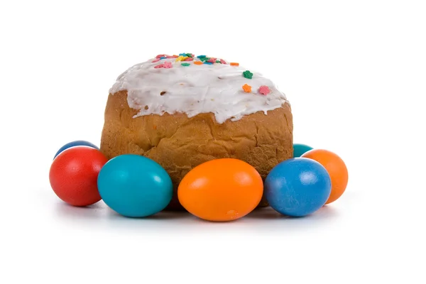 부활절 케이크와 화려 한 계란 — 스톡 사진