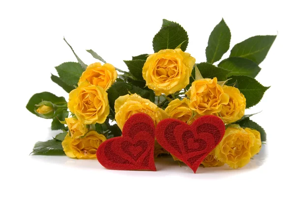 Krásné žluté růže a srdce — Stock fotografie