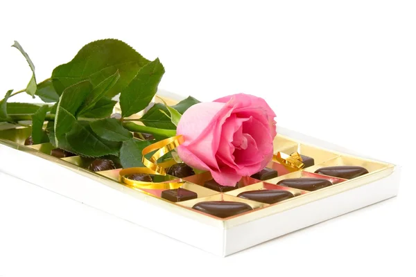 Pink rose and chocolate box — Stock Photo, Image