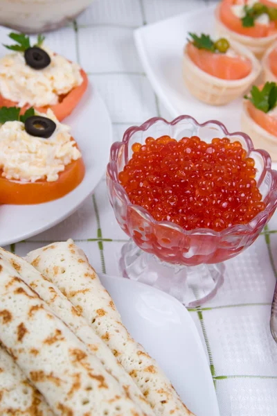 Pfannkuchen mit rotem Kaviar — Stockfoto