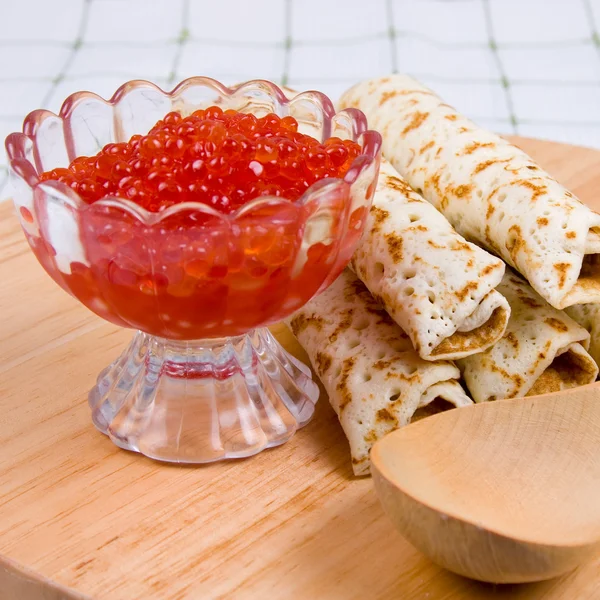 Pfannkuchen mit rotem Kaviar — Stockfoto