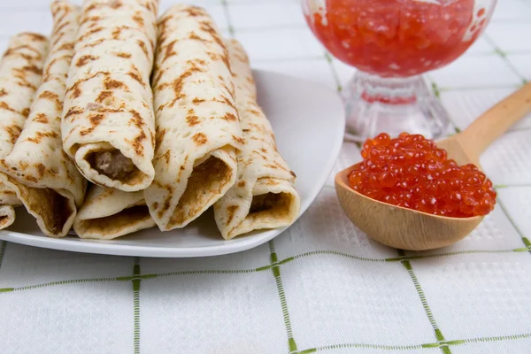 Pancakes with red caviar on a plate. — Stock Photo, Image