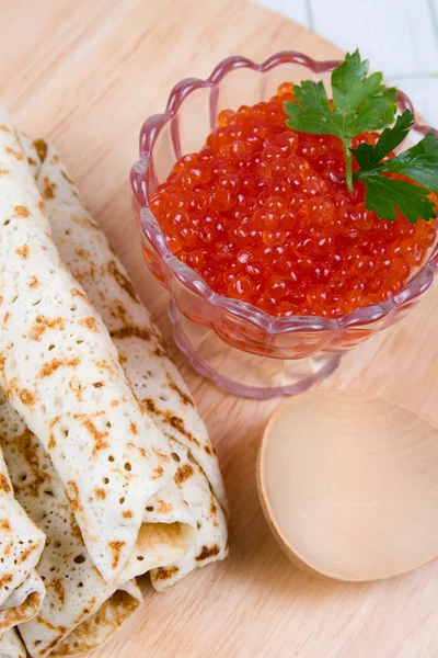 Panquecas com caviar vermelho — Fotografia de Stock