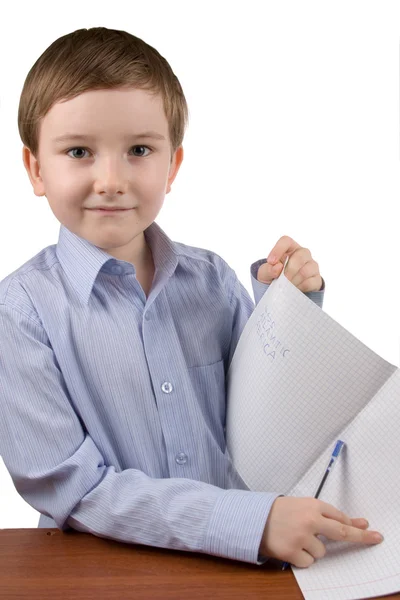Jongen toont een schrijven-boek — Stockfoto