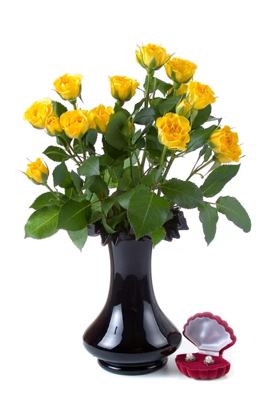 Beautiful yellow roses and box with a gift — Stock Photo, Image