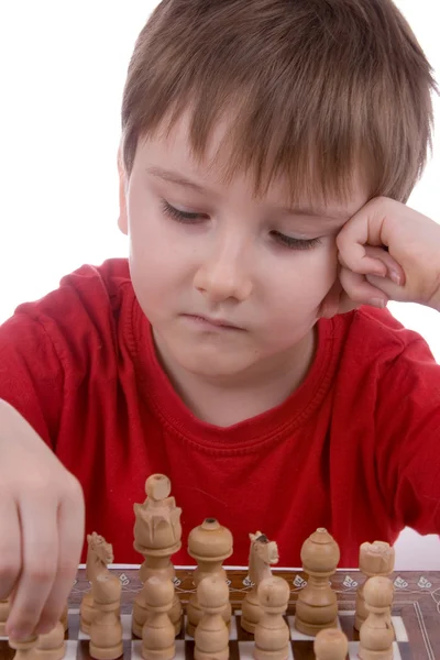 Chlapec hraje šachy — Stock fotografie
