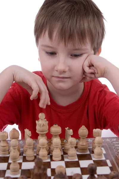 Pojke spela schack — Stockfoto