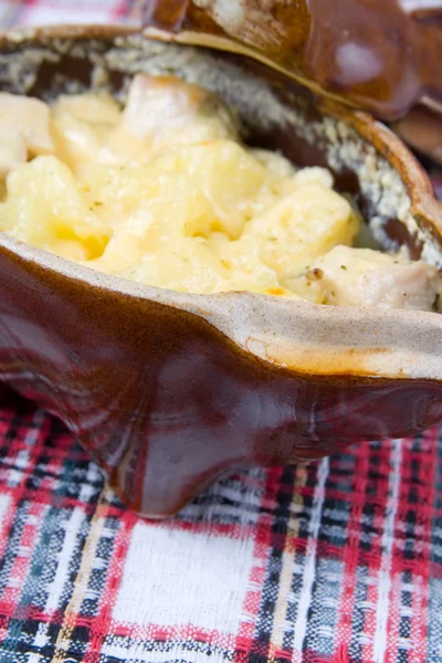 Печеная картошка с мясом — стоковое фото