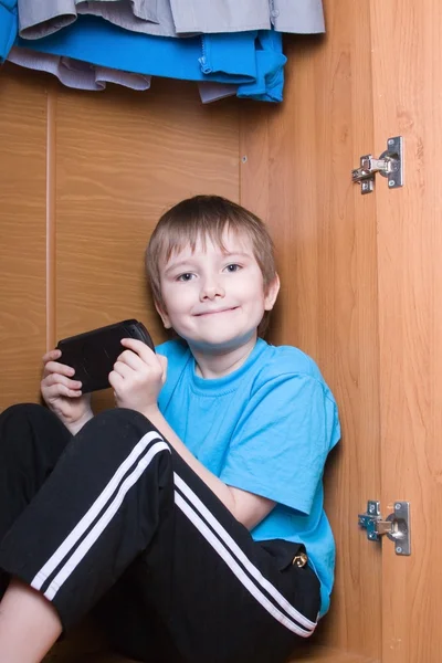 Băiatul joacă un joc video — Fotografie, imagine de stoc