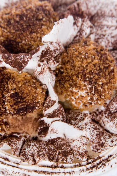 Schokoladenkuchen mit Sahne — Stockfoto