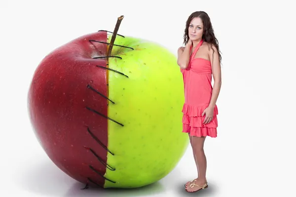 Mujer con manzana —  Fotos de Stock