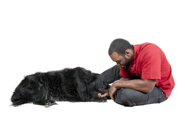 Homme jouant avec le chien — Photo