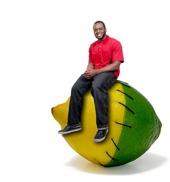 Dikişli siyah adam limon ve kireç — Stok fotoğraf