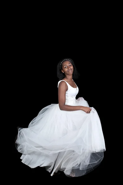 Femme noire en robe de mariée — Photo