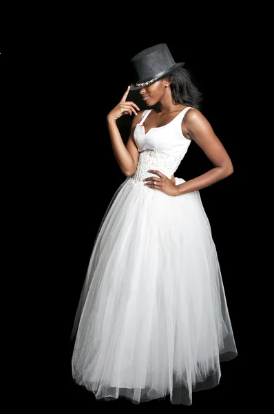 Černá žena ve svatebních šatech — Stock fotografie