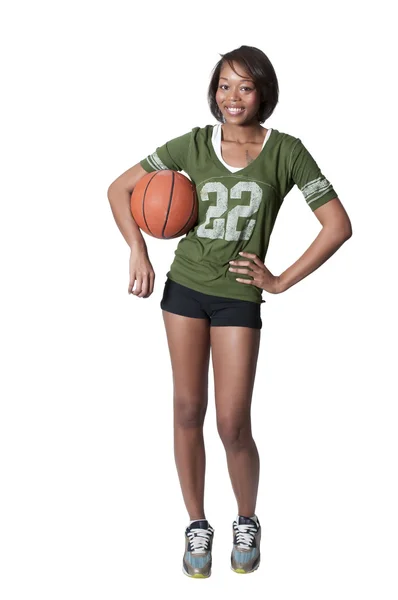 Černá žena hrát basketbal — Stock fotografie