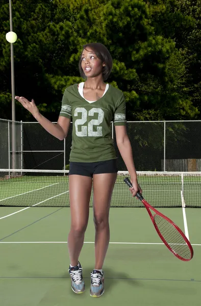 テニスコートでの女性 — ストック写真