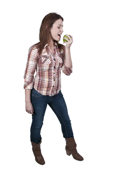 Frau isst einen Apfel — Stockfoto