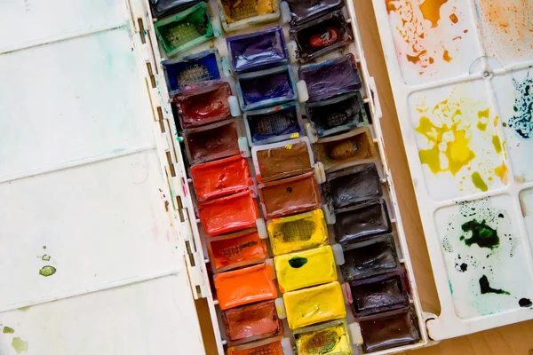 Барвиста акварельна палітра коробки для фарб — стокове фото