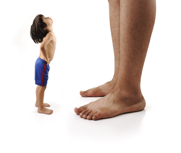 Маленький и большой, ребенок и взрослый, концепция
