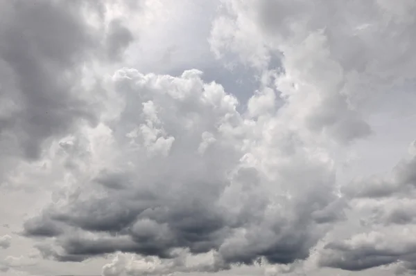 Himmel mit Wolken — Stockfoto