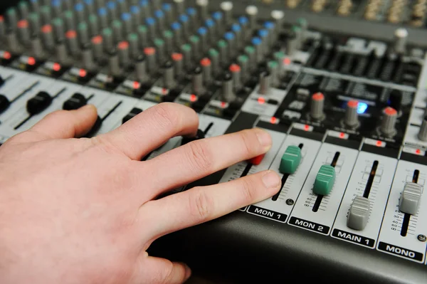 Closeup misturador de áudio com botões — Fotografia de Stock