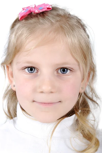 Досить блондинка маленька дівчинка портрет — стокове фото