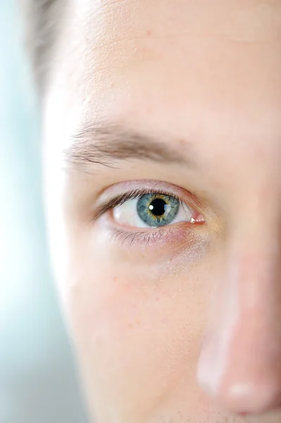 Fecho dos olhos de homem — Fotografia de Stock