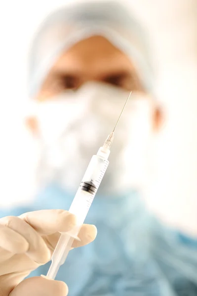 Doctor at hospital holding needle — Stock Photo, Image