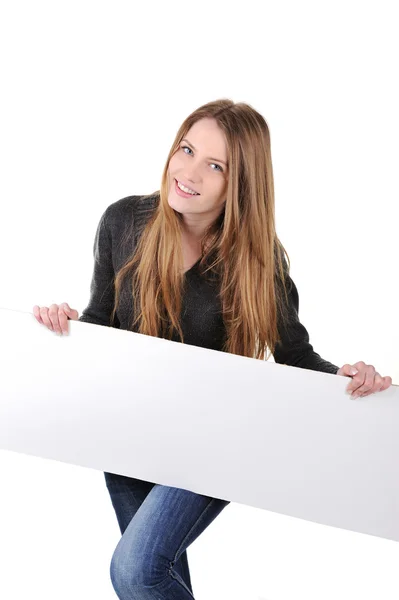 Adolescente souriante tenant une bannière blanche — Photo