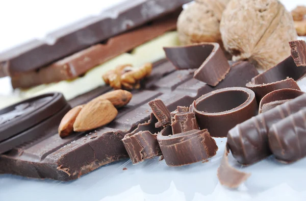 Schokolade und Nüsse — Stockfoto