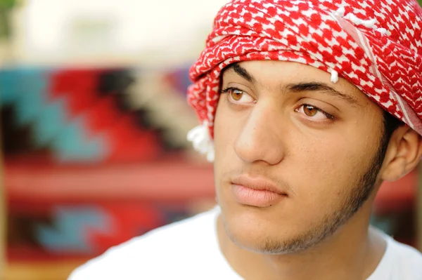 Arab fiatalember — Stock Fotó