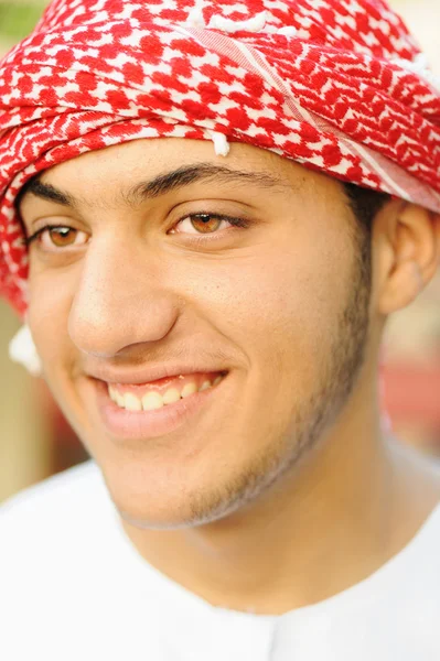 Ιδιαίτερο σχήμα αραβικού νεαρός άνδρας — Φωτογραφία Αρχείου